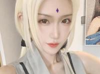 腐团儿COS跨度真大，上到55岁豪爽的纲手，下到16岁能干的妹妹