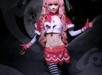 海贼王真人版你们见过吗，娜美很迷人，女版路飞很酷