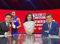 NBA最美女主持美娜，私服搭配暴露真实身材，细腰吸引眼球