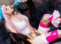 《海贼王》美女COS：娜美酱甜美，罗宾酱高冷，看到Baby5我柠檬了