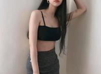 双胞胎姐妹花拥有小蛮腰大长腿，被称为“真人版海贼王女帝”