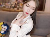 腐团儿与Rita蕾丝装互秀，二次元美女更胜电竞女神？