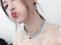 腐团儿与Rita蕾丝装互秀，二次元美女更胜电竞女神？