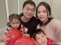同为二次元美女，轩子双腿上发黄尽显丑态，而她却迷倒了安德罗妮