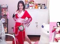 突破次元壁的cos：冯提莫的女帝没人看，腐团儿完美cos晴子，美爆