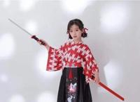 网络最火的“二次元”少女，裴佳欣和蔡萝莉，你更喜欢哪个？