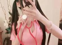 网络最火的“二次元”少女，裴佳欣和蔡萝莉，你更喜欢哪个？