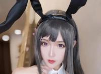 二次元美女电竞主播，靠腿走红，素颜照样俘获网友芳心