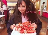 二次元“破壁”到现实，胖虎具有“穿透体质”，大眼美女成女神