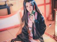 鬼灭之刃：祢豆子高颜值COS，这才是炭治郎心中的村花妹妹