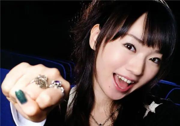 动画中的雏田如愿以偿，现实中的“雏田”也嫁给了她心爱的鸣人