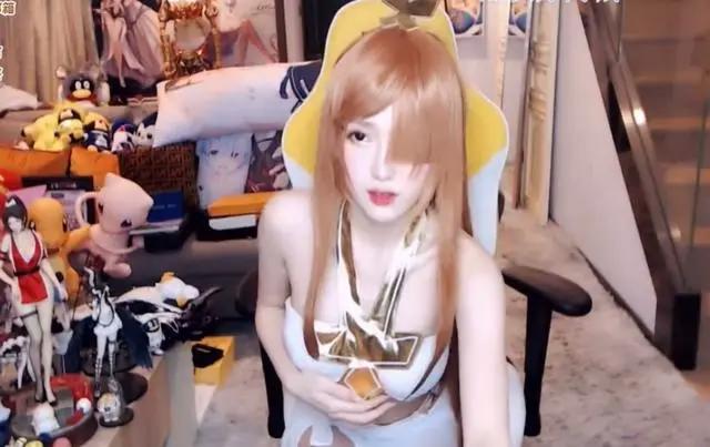 腐团儿cos照美冥,服装布料有点少,长腿展露无遗