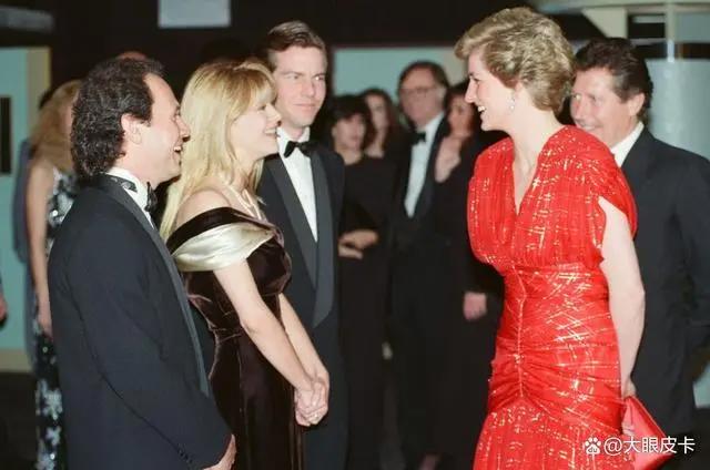 「1981-1997」戴安娜王妃的50张名人合影，从青涩到成熟