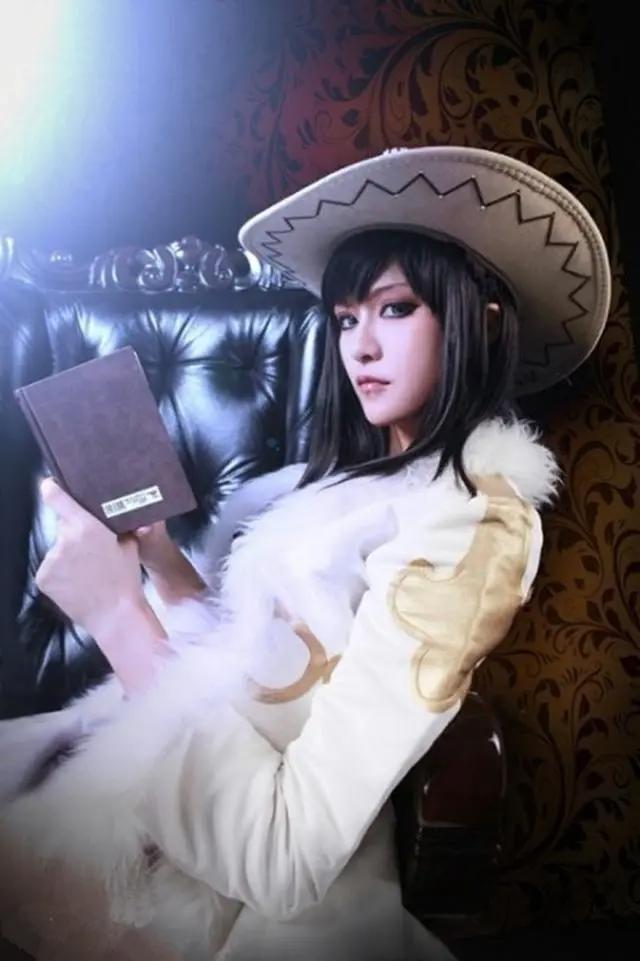 海贼王：4个超美的罗宾COS，第一个帅气，第三个最好看