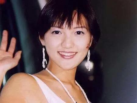 能娶在漫展扮演娜美的女模特当老婆,尾田年轻时也是一位大帅哥!
