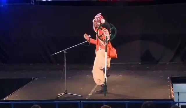 海贼王：草帽一伙舞台真人秀，娜美长胖了，罗宾“本色”出演