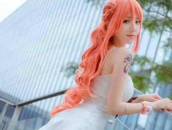 真人版海贼王：女帝娜美高颜值，罗宾神还原！
