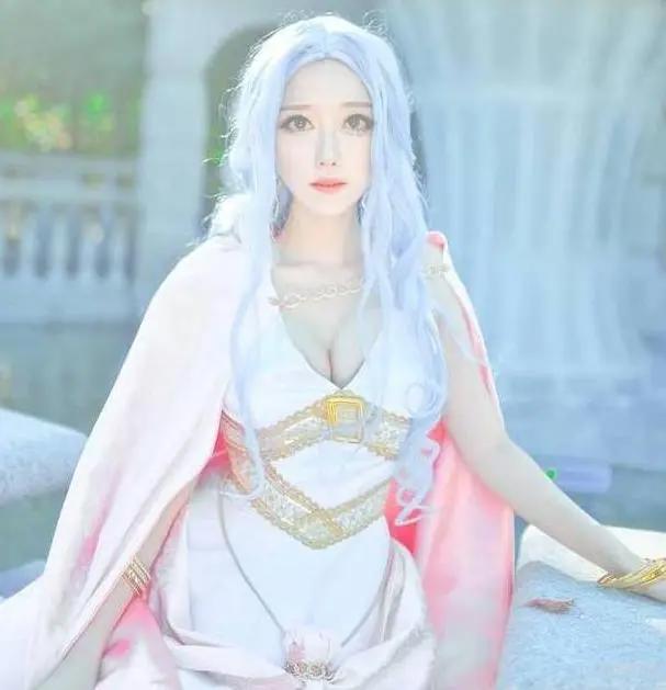 真人版海贼王:女帝娜美高颜值,罗宾神还原!