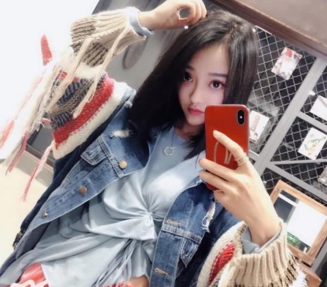 网红娜美疑似出现精神问题，撕碎对粉丝的“承诺书”，网友：影帝