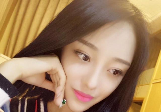 网红娜美跳槽外站直播，一跃成为一线主播，明星潘长江连麦鼓励