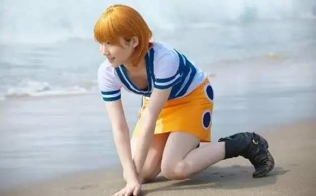 《海贼王》美女COS:娜美酱甜美,罗宾酱高冷,看到Baby5我柠檬了