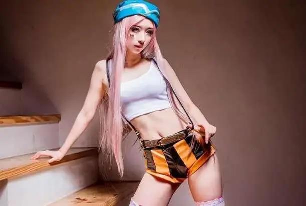 《海贼王》美女COS:娜美酱甜美,罗宾酱高冷,看到Baby5我柠檬了