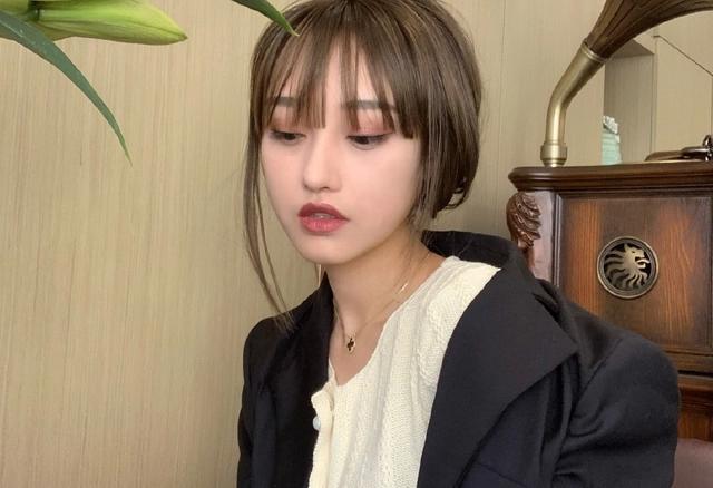 网红娜美直播数据疑似作假，当场被粉丝识破，却还在“强行解释”