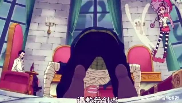 海贼王:修炼了两年的索隆,是否超越鹰眼?一个细节表明了一切!