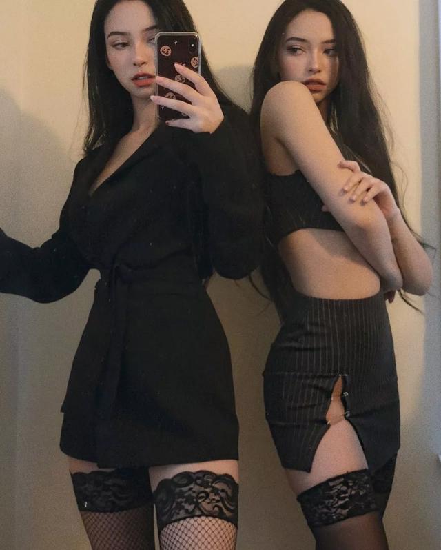 双胞胎姐妹花拥有小蛮腰大长腿，被称为“真人版海贼王女帝”