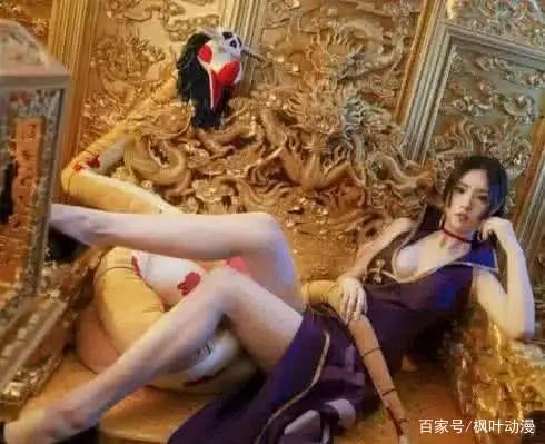 海贼王:cosplay第一绝色佳人女帝波雅·汉库克霸气荧屏