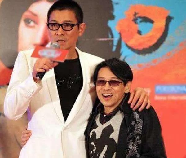 泰迪罗宾:长相怪异身高不足一米五,却娶了外国美女,逆袭了人生