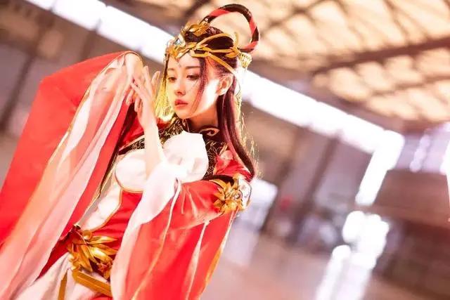 动漫：二次元美女们走出次元壁，来到了现实