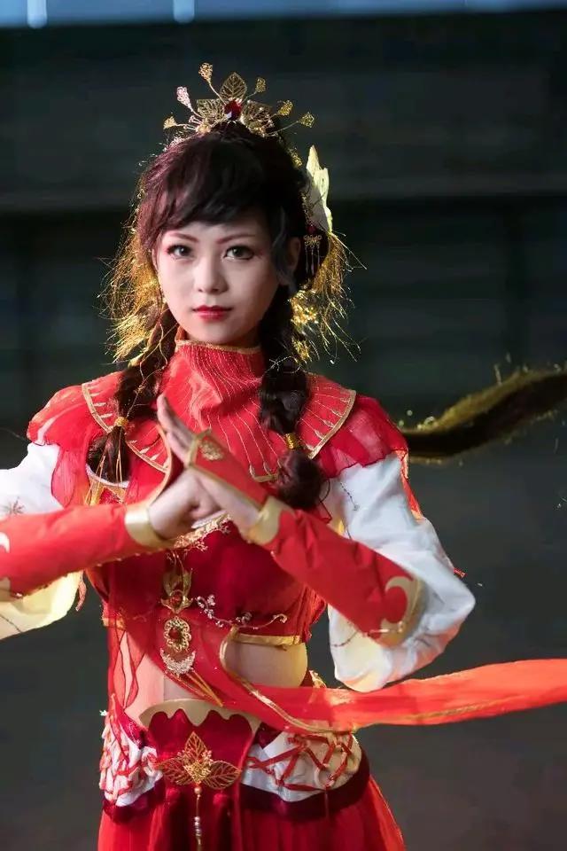 动漫：二次元美女们走出次元壁，来到了现实