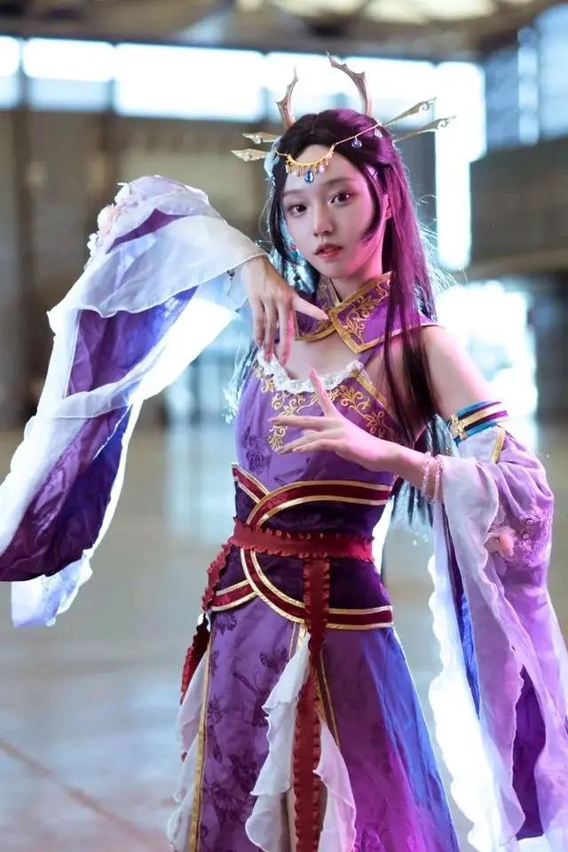 动漫：二次元美女们走出次元壁，来到了现实