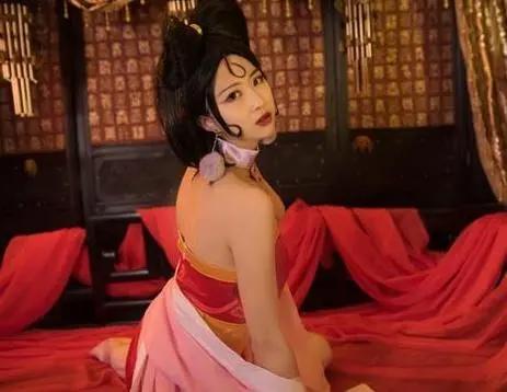 动漫最经典的妲己，被超高颜值美女扮演，额头上的666引人注目！