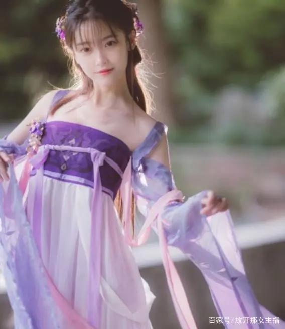 纯欲风入侵二次元!当动漫女神也抹奶油,怼脚丫,LSP还能活?