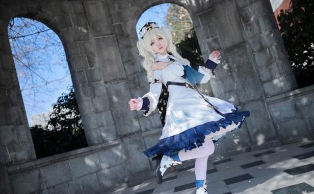 《原神》女角色绝美COS，莫娜真的“大”，琴团长腿长“一米八”