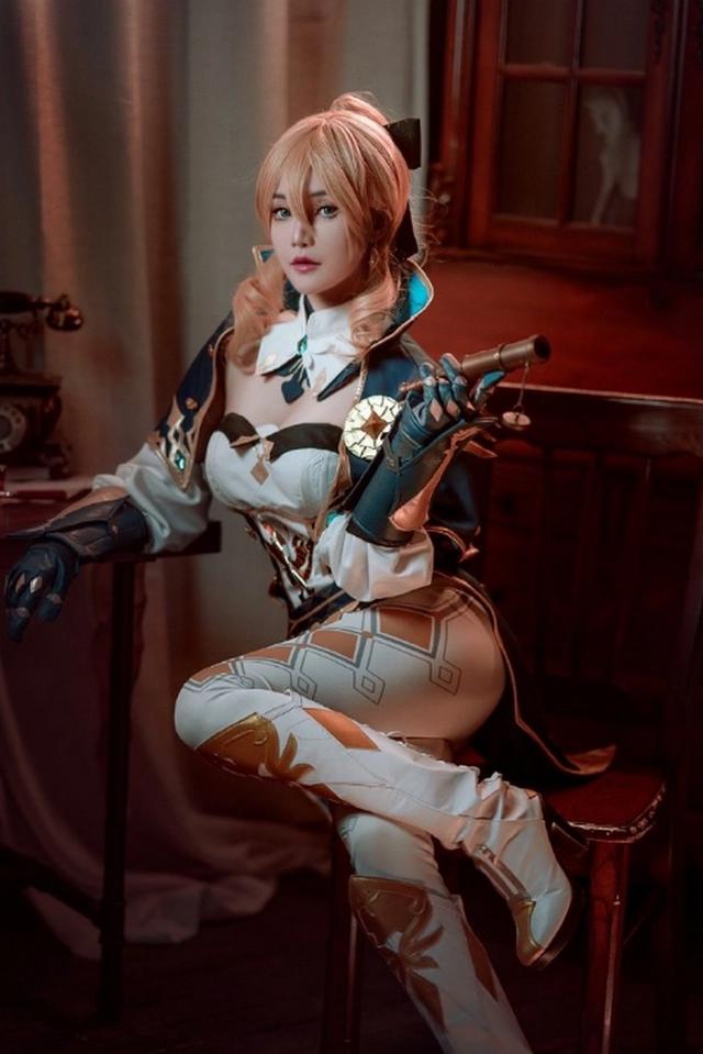 《原神》女角色绝美COS,莫娜真的“大”,琴团长腿长“一米八”