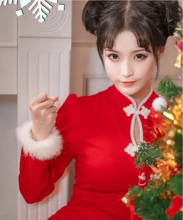 美女火影圣诞装COS,白袜雏田VS裸足天天,可爱还是敌不过性感