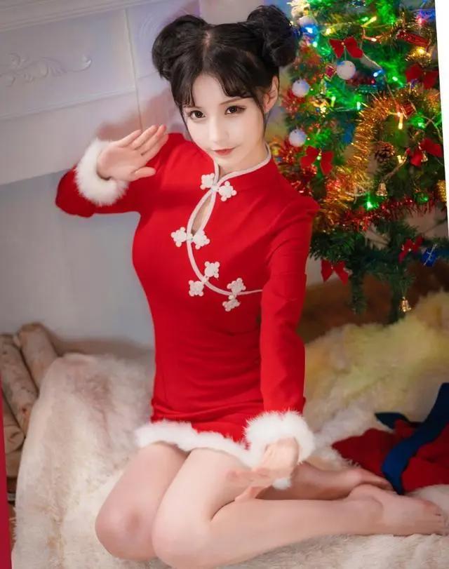 美女火影圣诞装COS,白袜雏田VS裸足天天,可爱还是敌不过性感