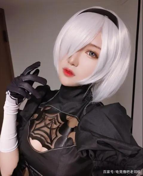 腐团儿与Rita蕾丝装互秀，二次元美女更胜电竞女神？