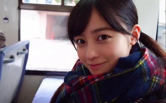 桥本环奈:拥有天使颜的二次元美女,却因为两部剧疯狂刷新表情包