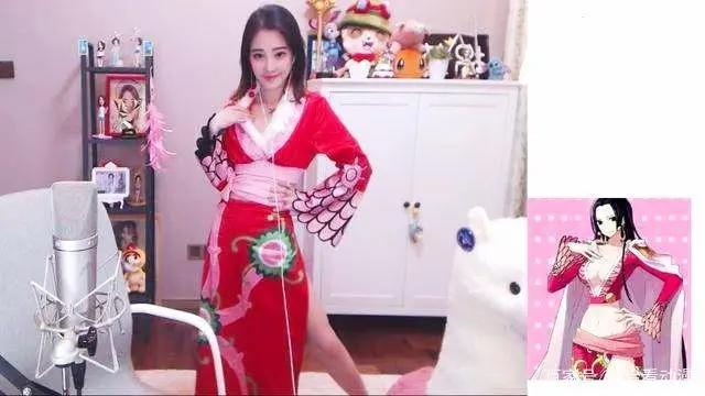 突破次元壁的cos:冯提莫的女帝被嘲笑,腐团儿神还原晴子,美爆