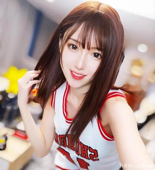 突破次元壁的cos:冯提莫的女帝没人看,腐团儿完美cos晴子,美爆