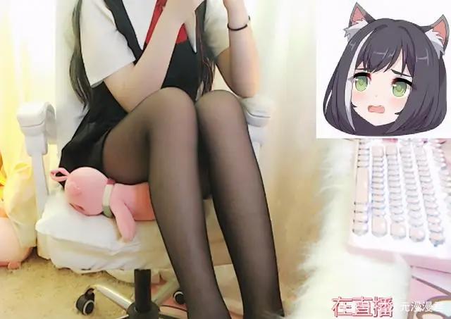 为了火不择手段,二次元主播故意走光花样露腿,真的是二次元吗?