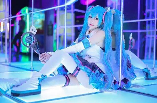 COS:二次元中美女走出屏幕，你会忍心拒绝这么美丽的小魔仙吗？
