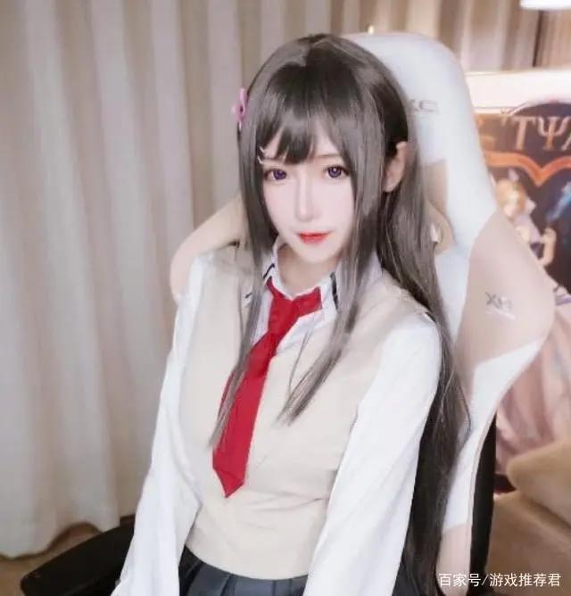 二次元美女电竞主播，靠腿走红，素颜照样俘获网友芳心