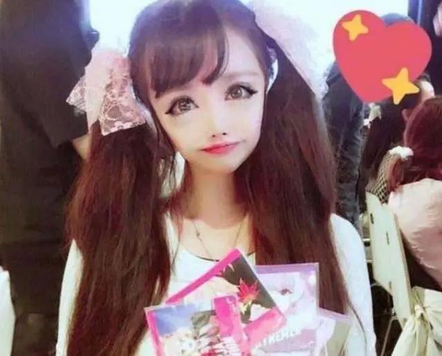 日本少女疯狂整容,变成现实版的“二次元美女”,网友:青蛙脸!