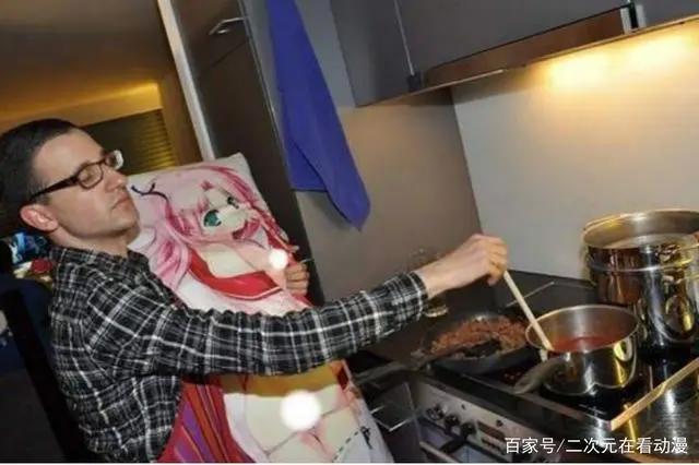 “二次猿”最喜欢的2种周边,一种被死宅抱着,画面辣眼睛