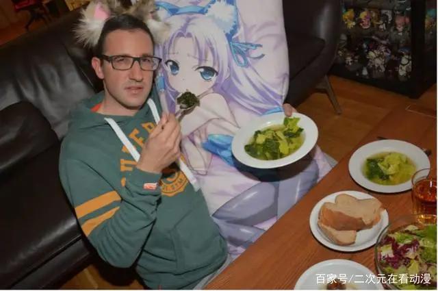 “二次猿”最喜欢的2种周边，一种被死宅抱着，画面辣眼睛